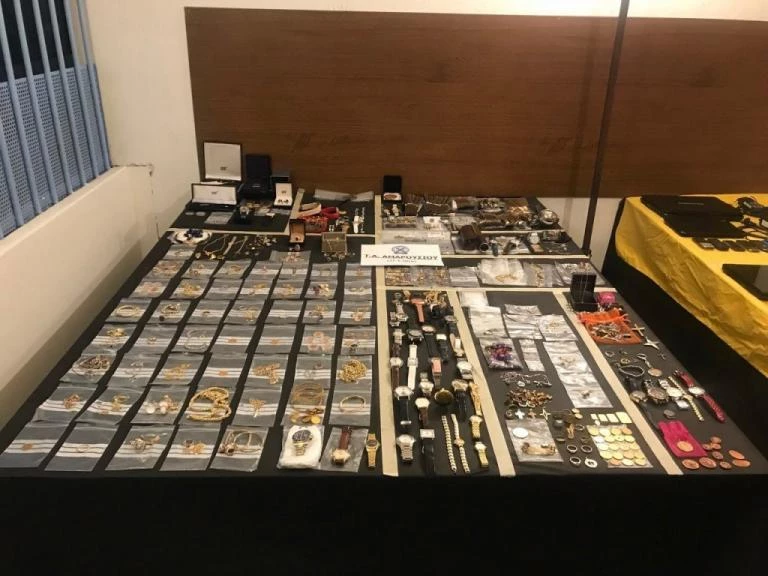 Εξαρθρώθηκε σπείρα που είχε πραγματοποιήσει πάνω από 1.000 διαρρήξεις [εικόνες]